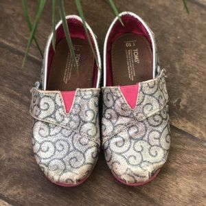 Girls TOMS shoes